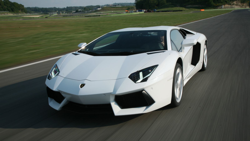 Illustration for article titled Lamborghini Aventador LP-700 at Vallelunga